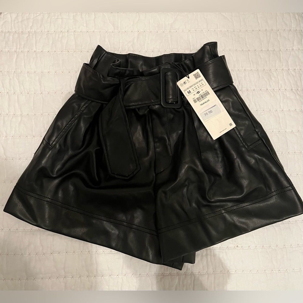 Zara Black High Waisted Faux Leather Shorts Size M - New with Tags
